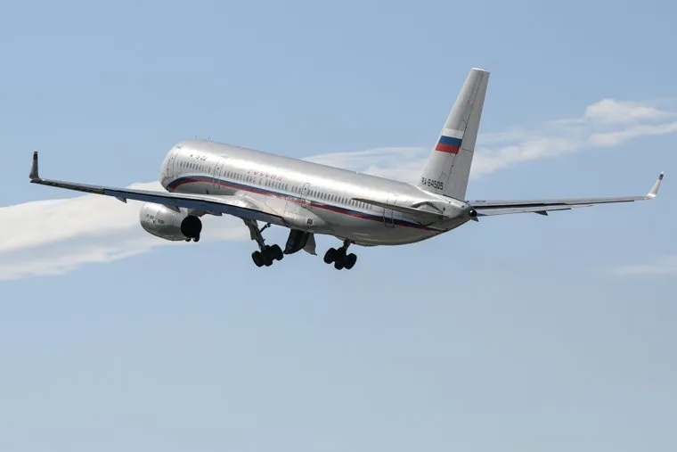 Самолет Аэрофлота в ливрее Добролета. Екатеринбург