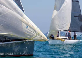 Команда свердловского депутата эффектно представила Россию на главном парусном соревновании Азии