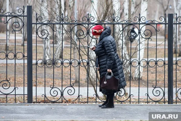 Женщина не растерялась, когда ей позвонил неизвестный и попросил передать 100 тысяч рублей (архивное фото)