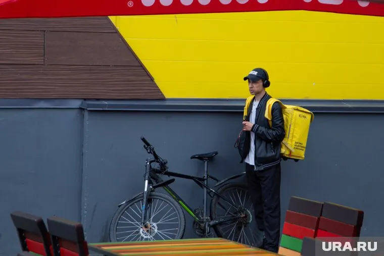 Работникам доставки готовы платить до 80 тысяч рублей