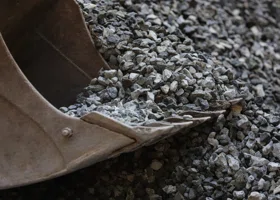 В Прикамье меняют трубу, из-за которой затопило дорогу и дома в Чайковском