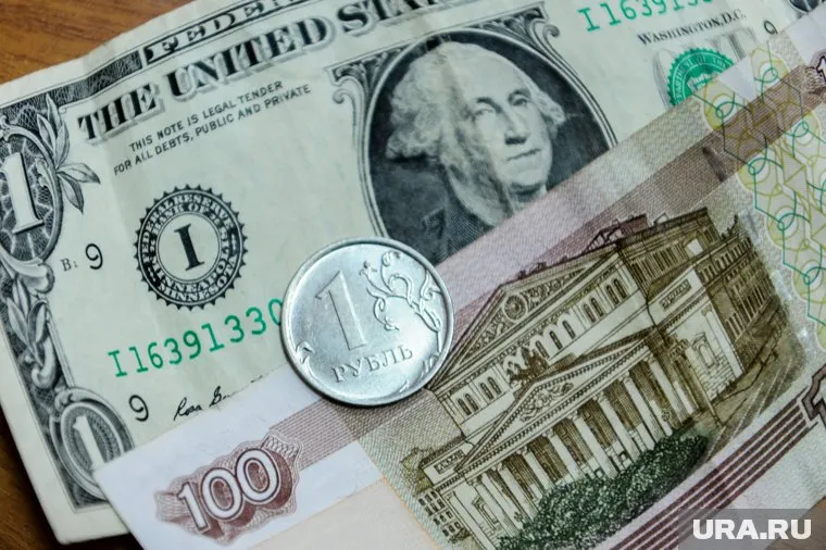 Курс доллара опустился ниже 60 рублей