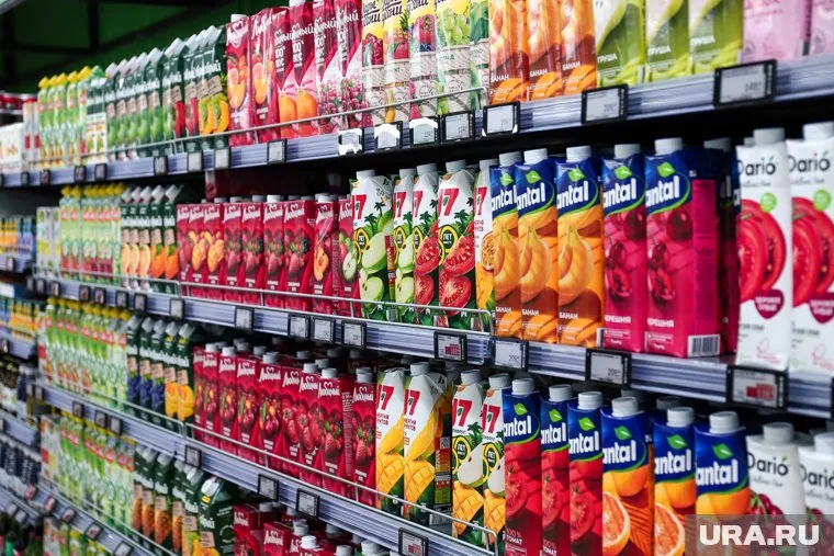 Сгусток обнаружили в соке из магазина (архивное фото)