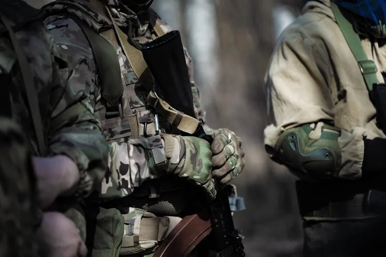 Военно-тактическая подготовка гражданского населения на полигоне. Пермь