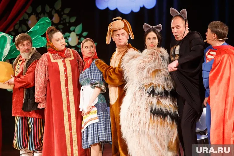 До 2015 года все доходы от телешоу получала фирма, зарегистрированная на директора Сергея Нетиевского. Уже второй сезон подряд прибыль получает юрлицо, доли в котором разделили все "пельмени"