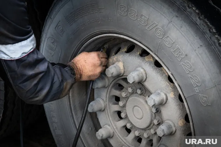 Водители должны сами заниматься подготовкой своего автомобиля к зиме, отметил Михаил Черников