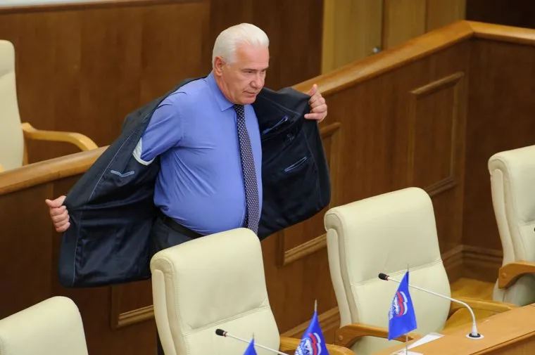 Заседание законодательного собрания Свердловской области перед уходом на летние каникулы. Екатеринбург