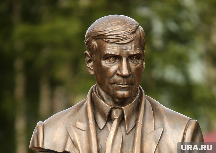 Конфликт с нефтяниками, голодовка и расстрел среди бела дня: как погиб легендарный мэр Нефтеюганска