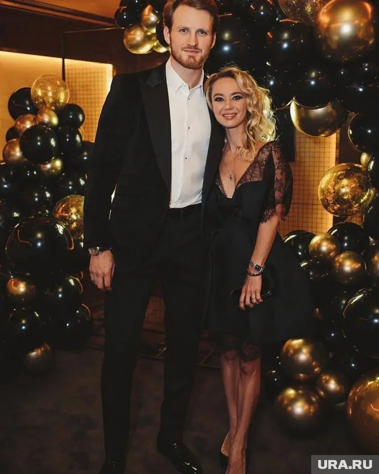 Пара уже не стесняется выкладывать совместные снимки в социальных сетях