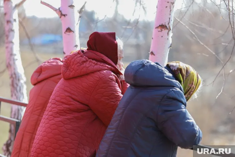 У пенсионерки есть доля в капитальной квартире, но там живут дочь и зять