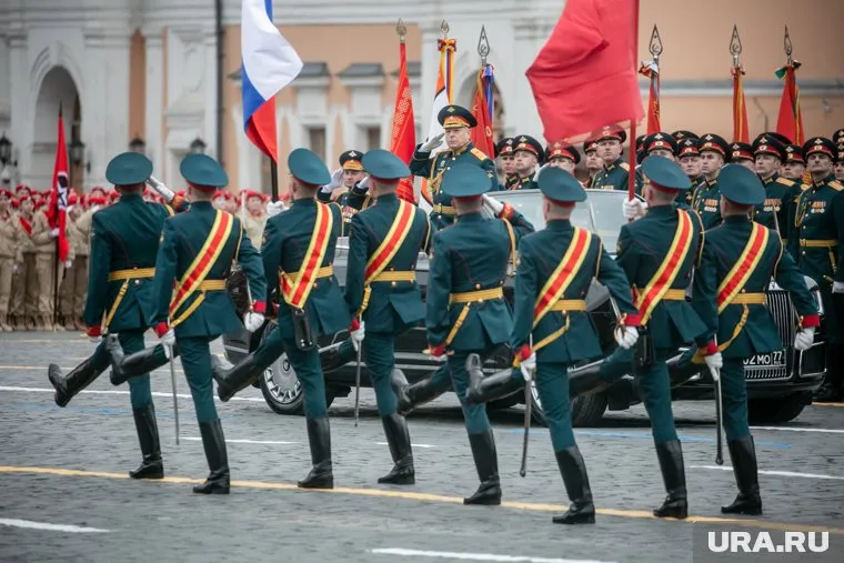 Пользователей восхитило умение военных красиво маршировать