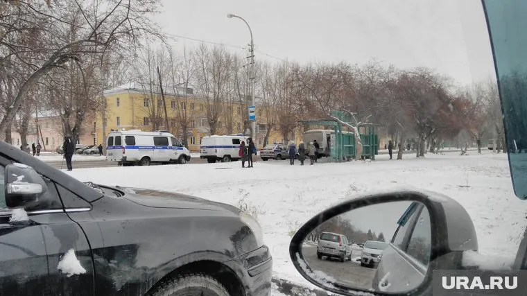 На место происшествия приехало много полицейских