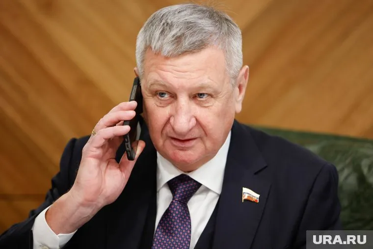 Сенатор Муратов пригласил именитого чемпиона Карелина в Курган для открытия спорткомплекса