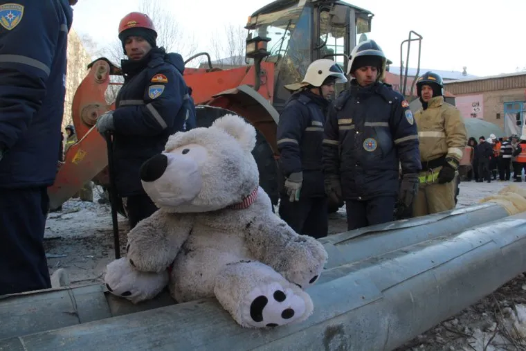 Взрыв бытового газа в доме № 164 на проспекте Карла Маркса. Часть 3. Магнитогорск, спасатели мчс, плюшевая игрушка
