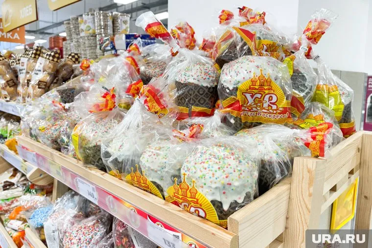 РПЦ призывает не покупать куличи с религиозными символами