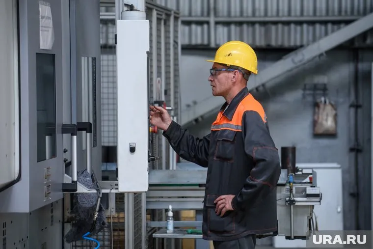 Для местного населения опасности нет из-за утечки нефти, сообщили спасатели