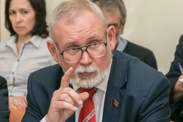 Заседание комитета по законодательству Курганской областной Думы. Курган, кислицын василий, указательный палец