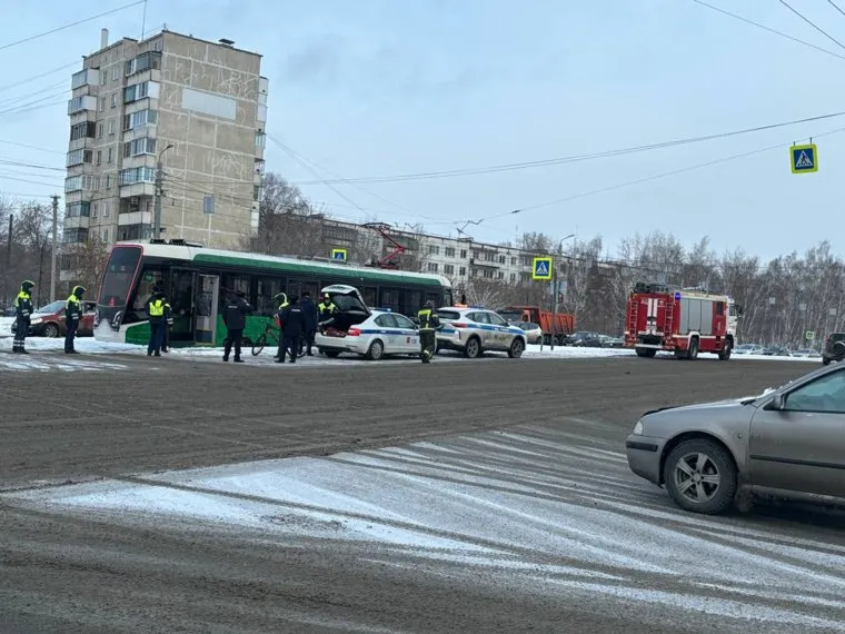 Трамвай сбил пешехода. Челябинск
