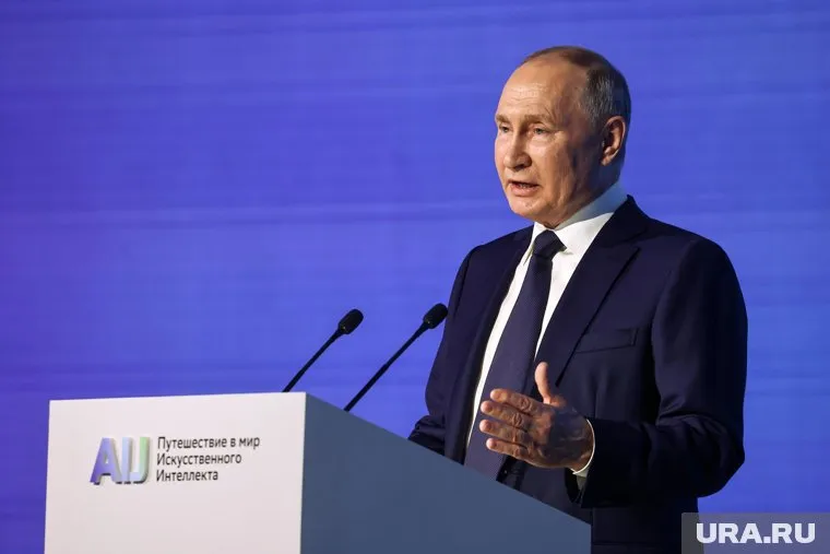 Любая попытка расколоть общество — предательство, заявил Путин