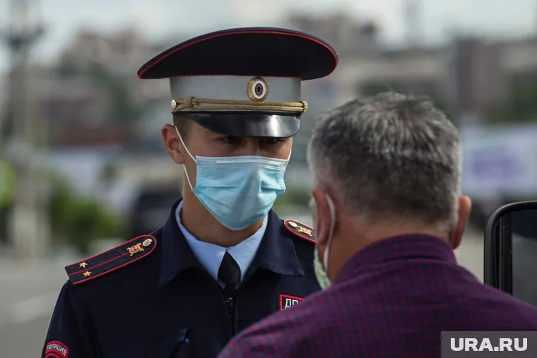 За соблюдением ограничений по-прежнему следит полиция и надзорные органы