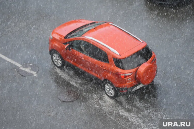 Во многих районах края идёт снег с сильным дождем (фото из архива)