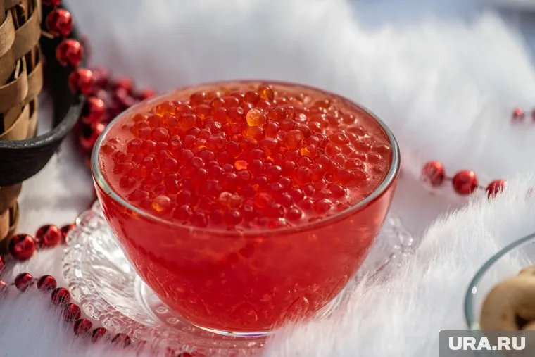 В «Перекрестке» 200 граммов икры стоит 2699 рублей