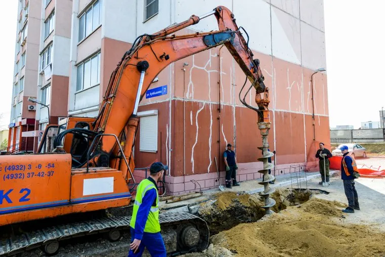 Провал дороги, авария канализационного коллектора. Челябинск