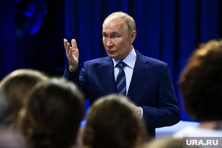 Владимир Путин выступил на награждении участников Паралимпиады в Париже