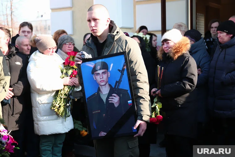 Солдата проводили в последний путь в Верхней Салде