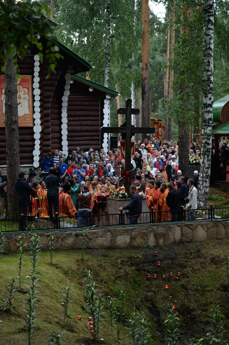 Екатеринбург. Крестный ход в память Святых Царственных Страстотерпцев от Храма-на-Крови до монастыря на Ганиной яме, верующие, православие, религия