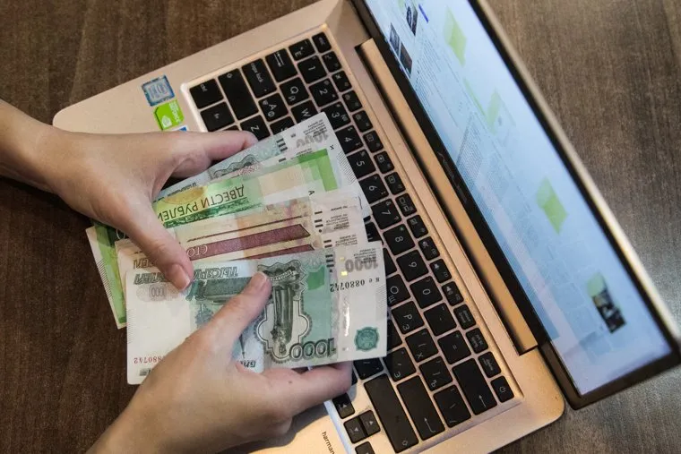 Ноутбук, деньги, интернет покупки. Москва