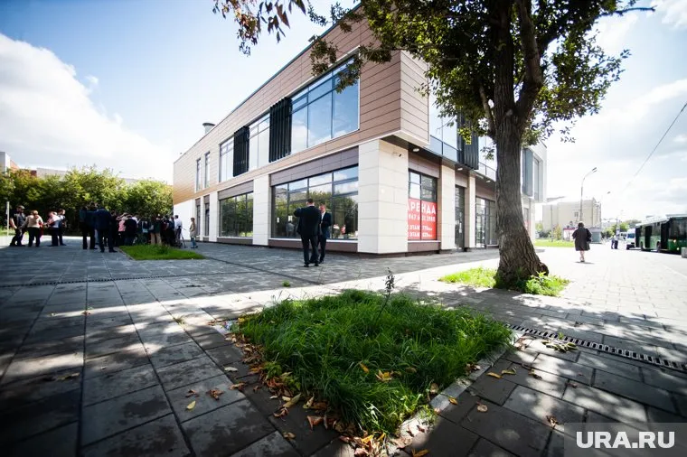 Визит силовиков к бизнесмену может быть связан со строительством двухэтажного салона