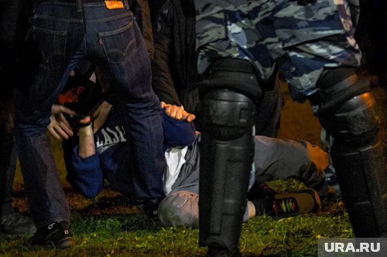 Силовики пытаются остановить протестующих (архивное фото)