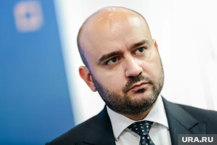 Причиной отстранения стало недостаточное вовлечение муниципальных властей в реконструкцию объектов района, заявил Федорищев