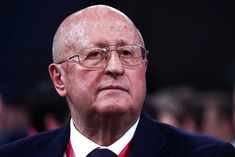 Президент России Владимир Путин на пленарной сессии "Форума будущих технологий". Москва