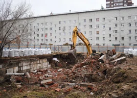 Жителей Тюмени насторожил снос старого овощехранилища на окраине города