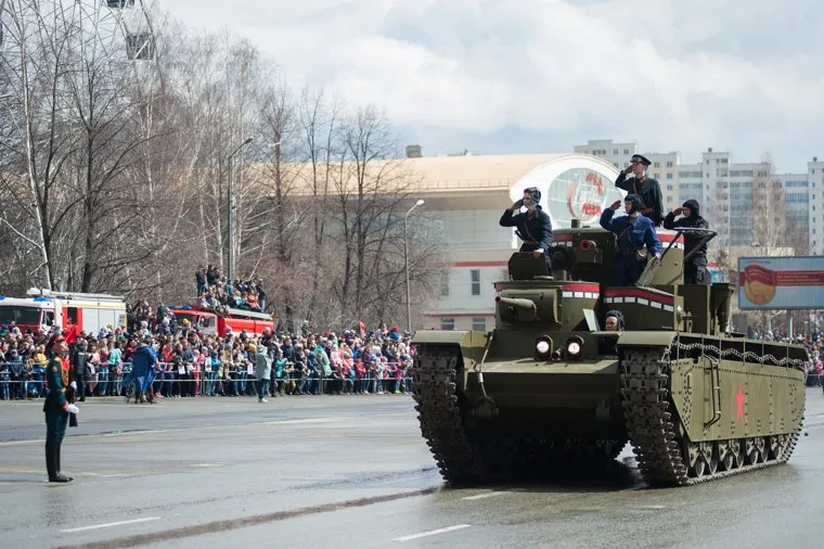 Военный парад, посвященный 73-й годовщине победы в Великой Отечественной войне. Свердловская область, Верхняя Пышма