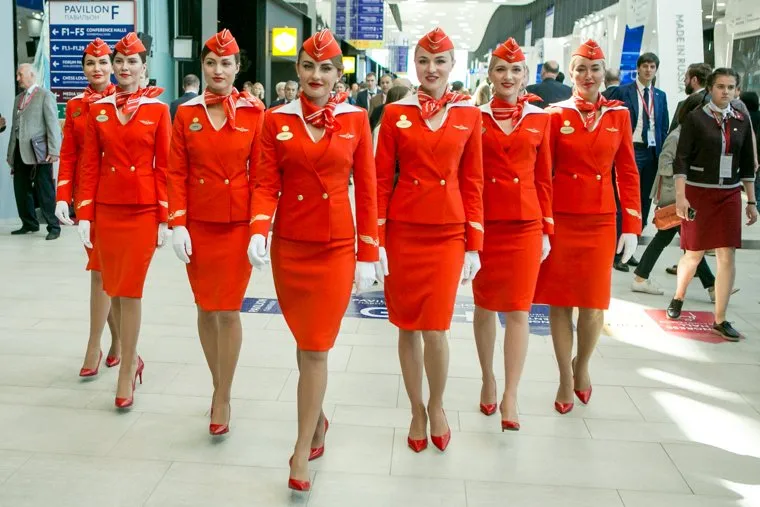 ПМЭФ-2018. Петербургский международный экономический форум 2018. Выставочные стенды. Санкт-Петербург, девушки в форме, аэрофлот, экспофорум, стюардесса