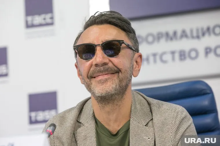 Сергей Шнуров посвятил стих скандальным выходкам звезд