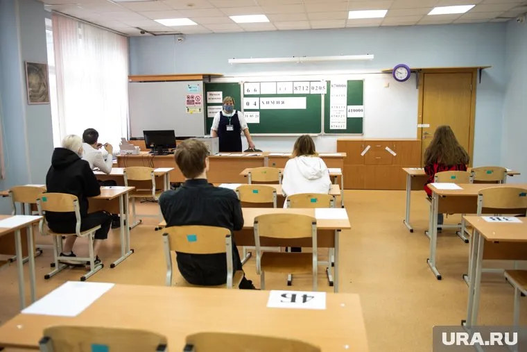 Олег Смолин отметил, что в школах слишком много естествознания