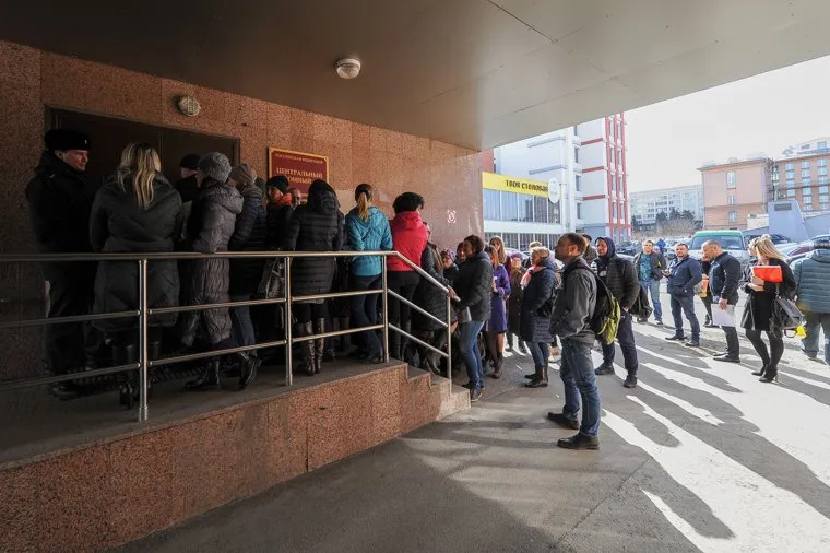 Суд по делу экс-директора СК Гринфлайт Сергея Мануйлова, в суде Центрального района. Челябинск, обманутые дольщики гринфлайта, пострадавшие, суд центрального района