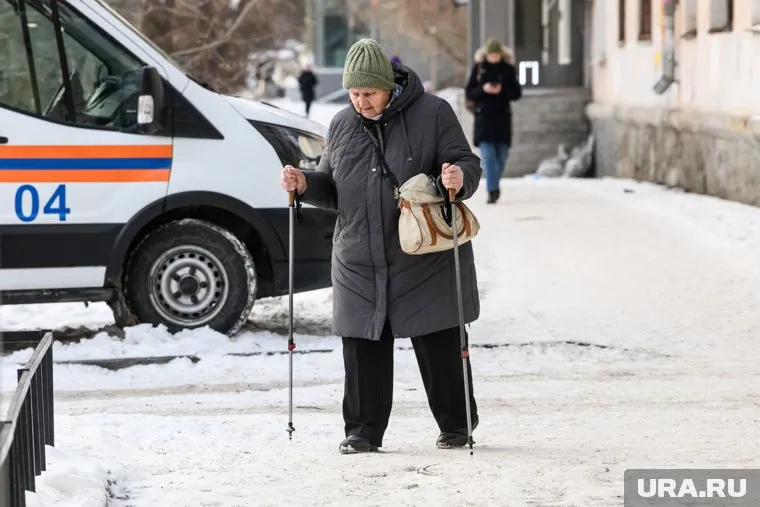 Пенсионерка ушиблась из-за гололеда