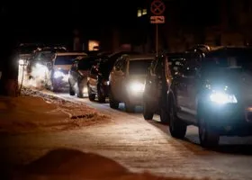 Екатеринбург встал в многокилометровые пробки из-за снегопада