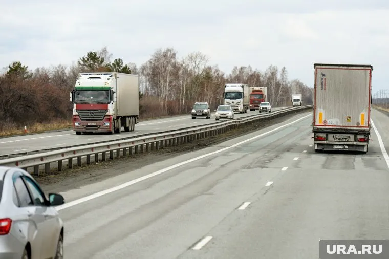 Из-за ошибки навигатора водитель большегруза проехал лишние 800 километров