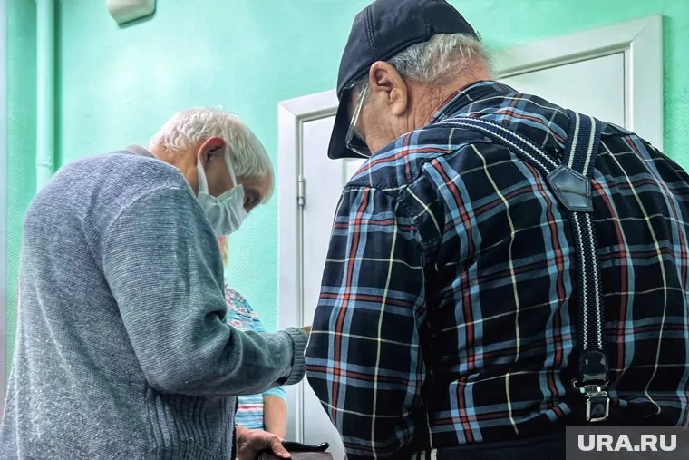 Пользователи сообщают, что за обычные услуги в оздоровительном центре с пенсионеров берут десятки тысяч рублей