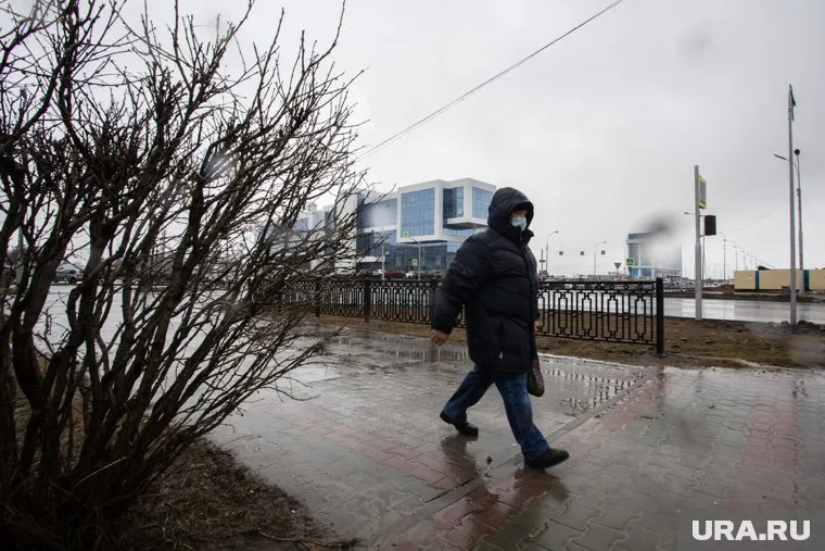 Люди, входящие в группы риска, по-прежнему должны находиться на самоизоляции