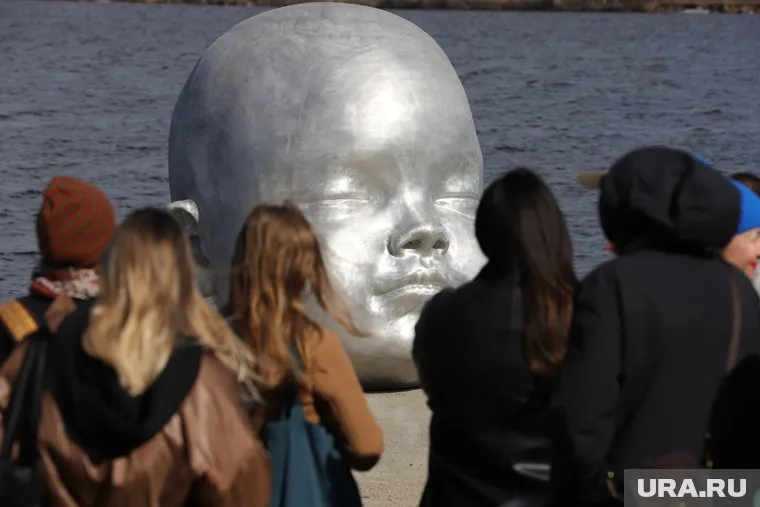 Шоумен Оскар Кучера назвал арт-объект сатанизмом и уродством